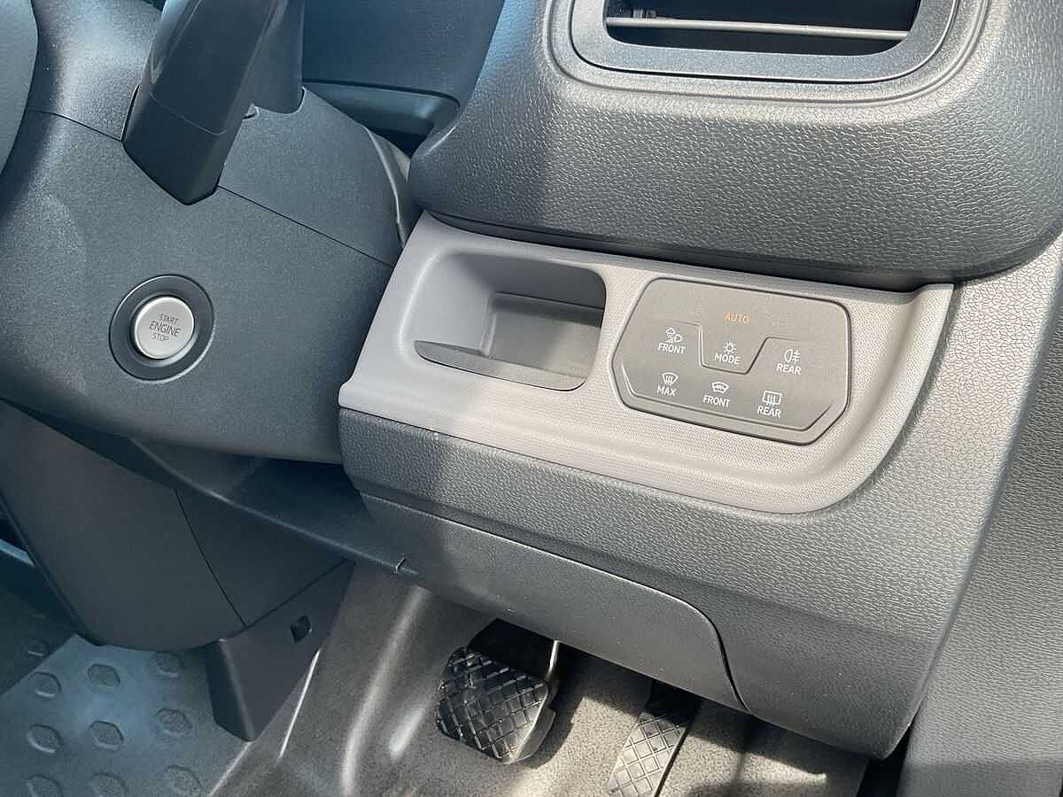 Volkswagen Id. Buzz Cargo Pro 77kwh Commerce Plus Panel Van 5dr Electric Auto (204 Ps)