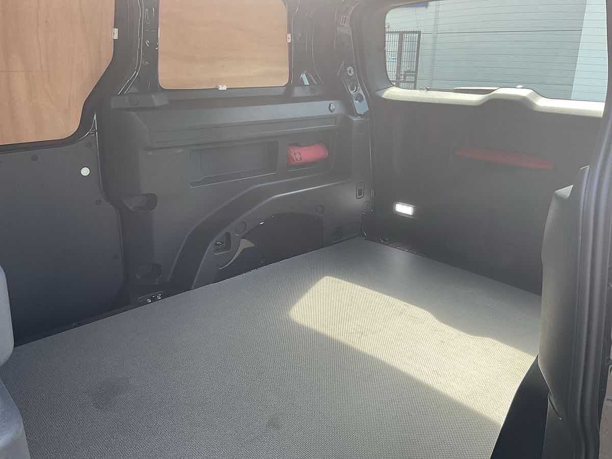 Volkswagen Id. Buzz Cargo Pro 77kwh Commerce Plus Panel Van 5dr Electric Auto (204 Ps)